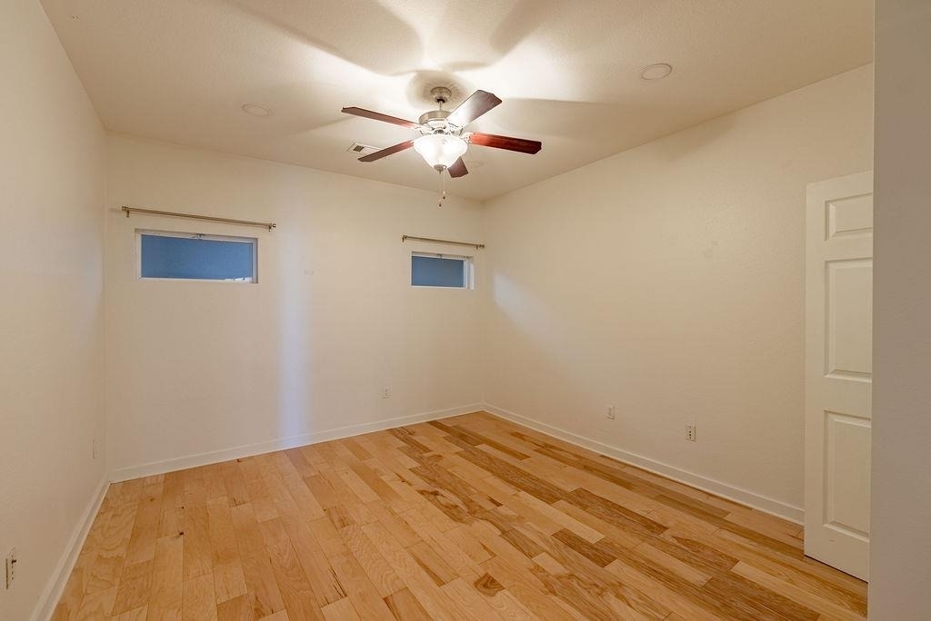 910 W 25th St - Photo 13