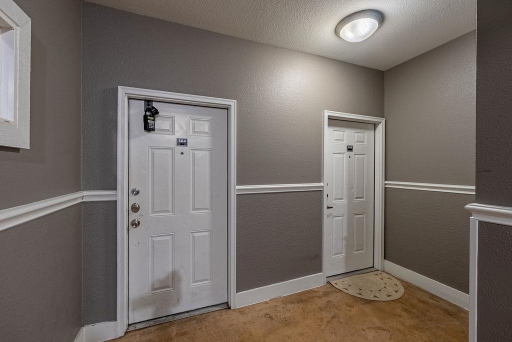 910 W 25th St - Photo 1