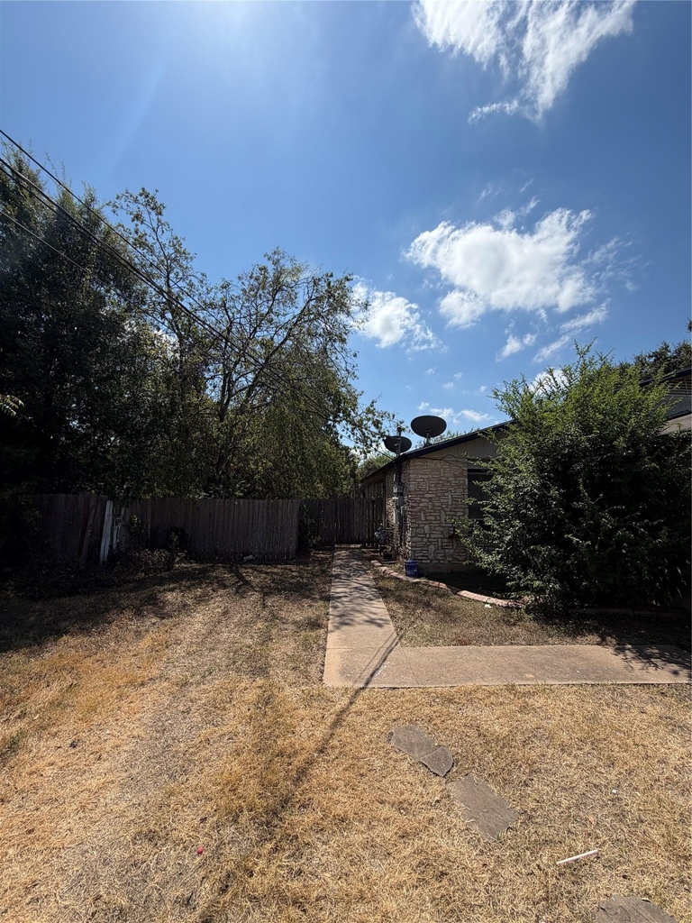 704 Osage Dr - Photo 0
