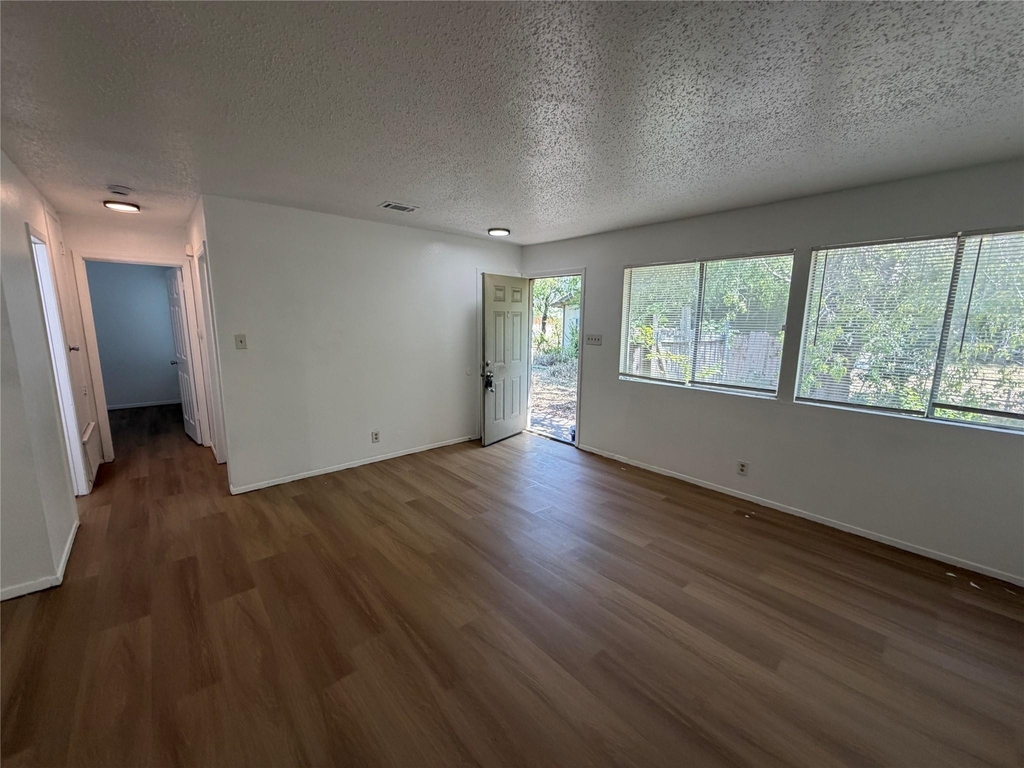 704 Osage Dr - Photo 2