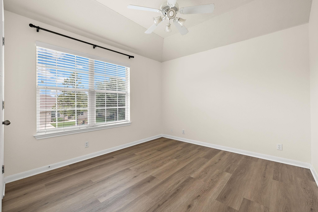 1104 Iron Horse - Photo 32