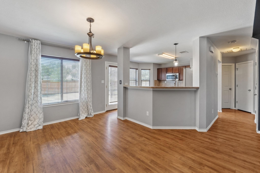 4400 Belfield Ln - Photo 6