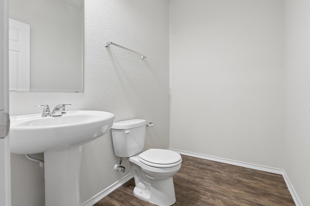 709 Hummingbird Ln - Photo 4