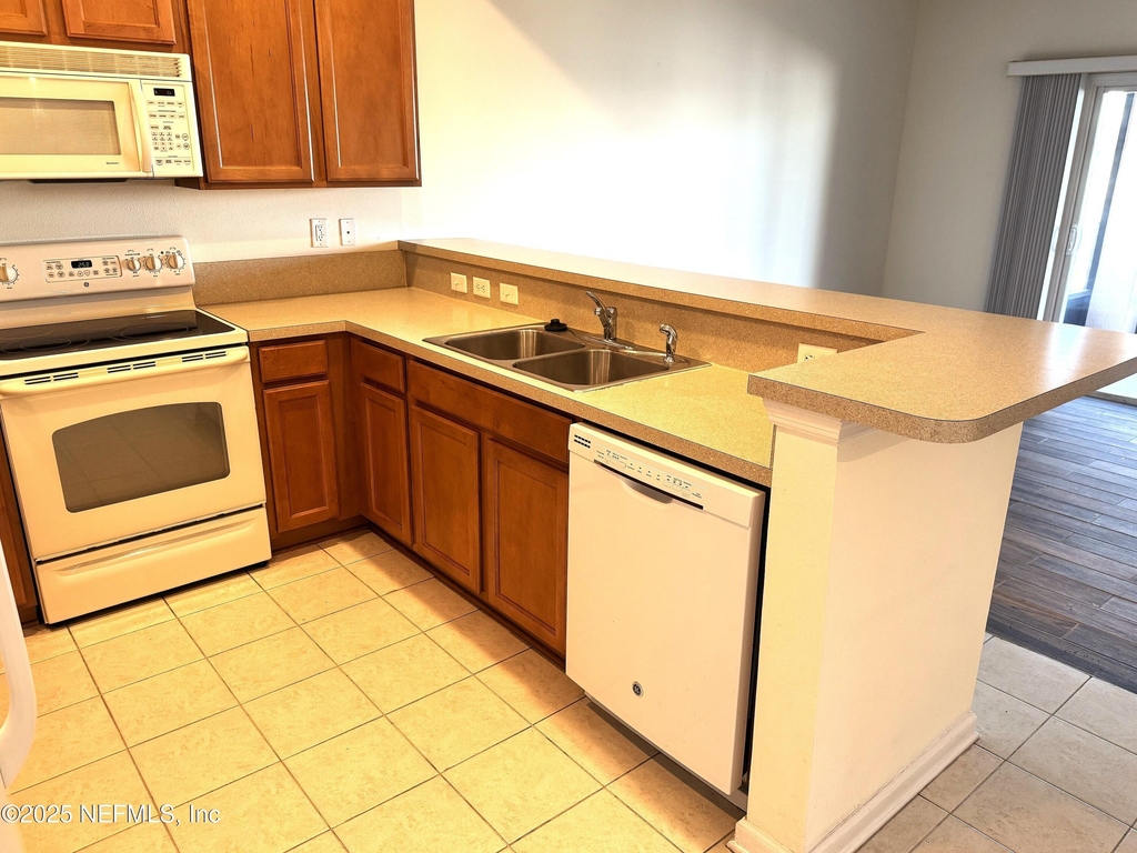 652 Crystal Way - Photo 5