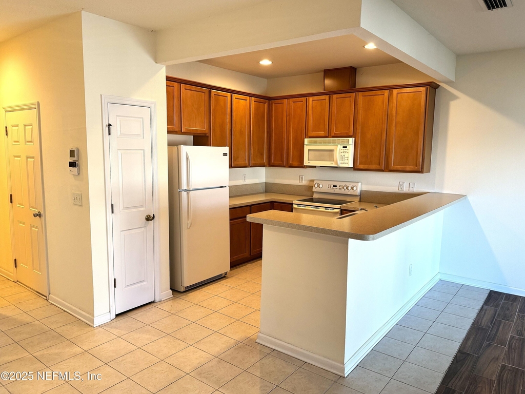 652 Crystal Way - Photo 11