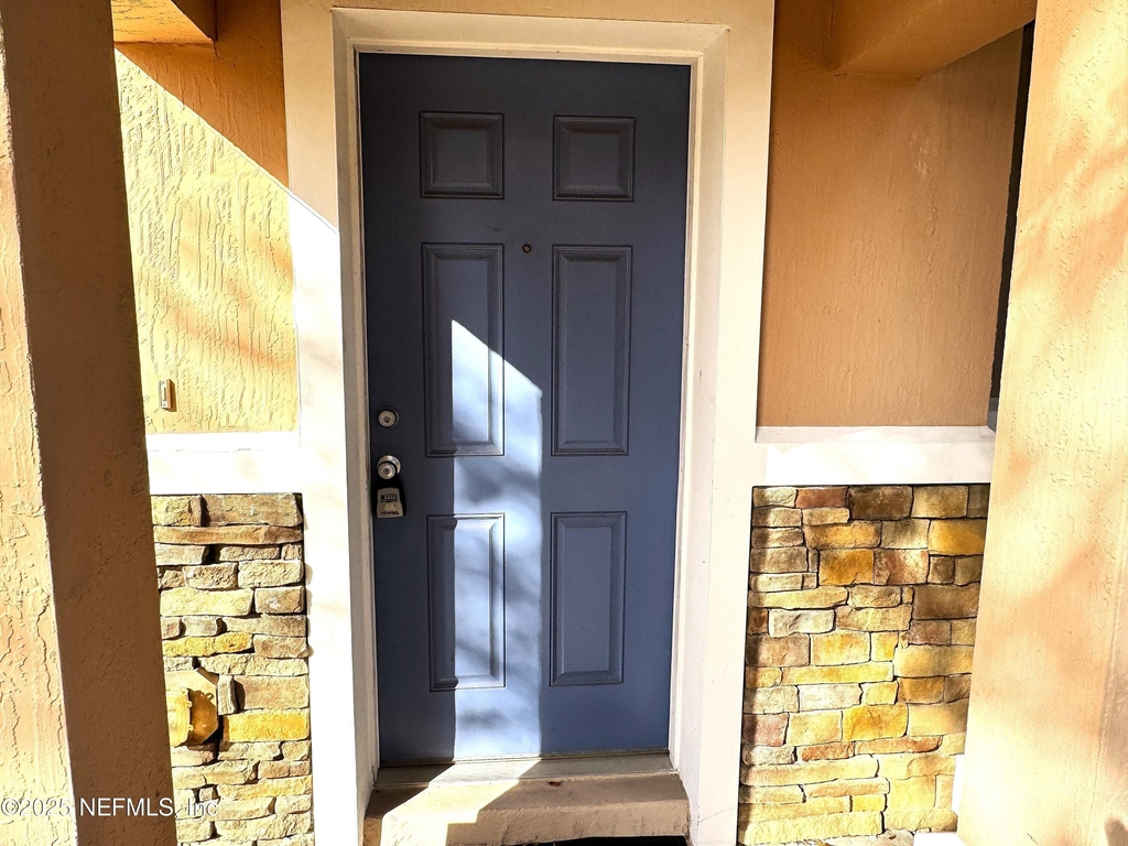 652 Crystal Way - Photo 1