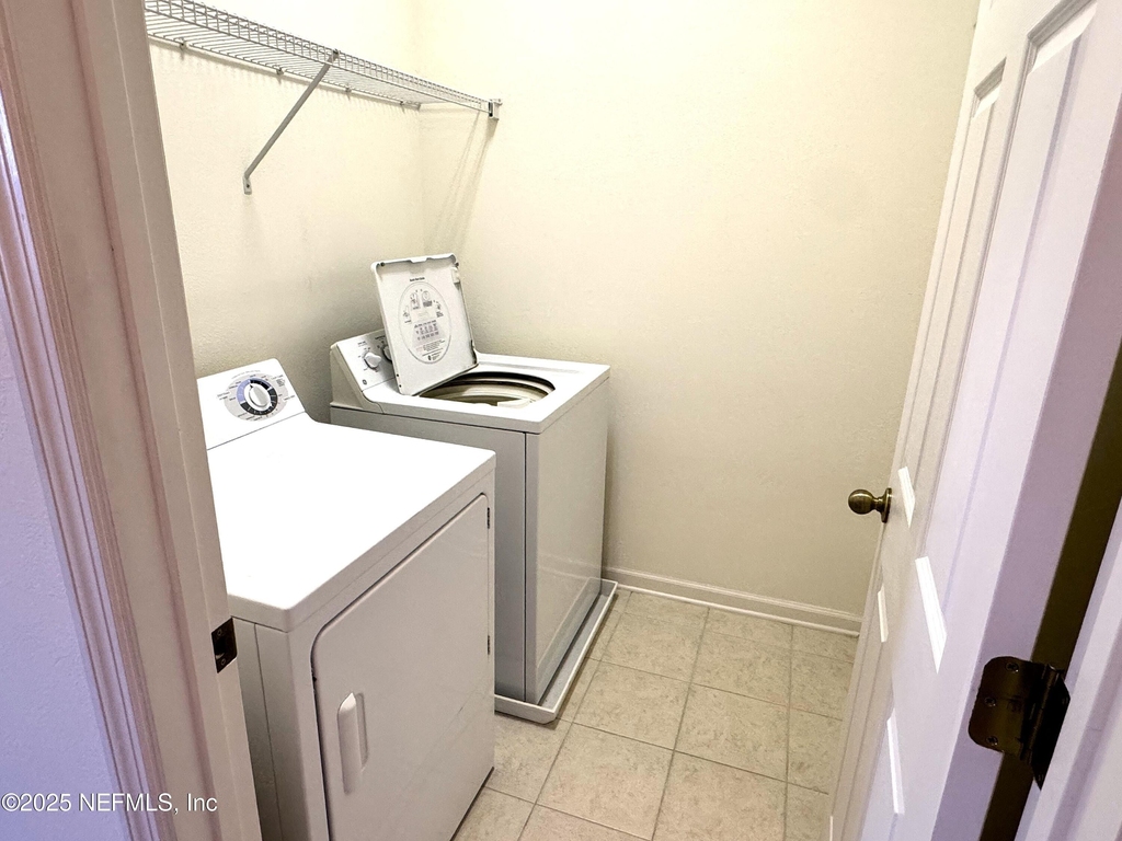 652 Crystal Way - Photo 16