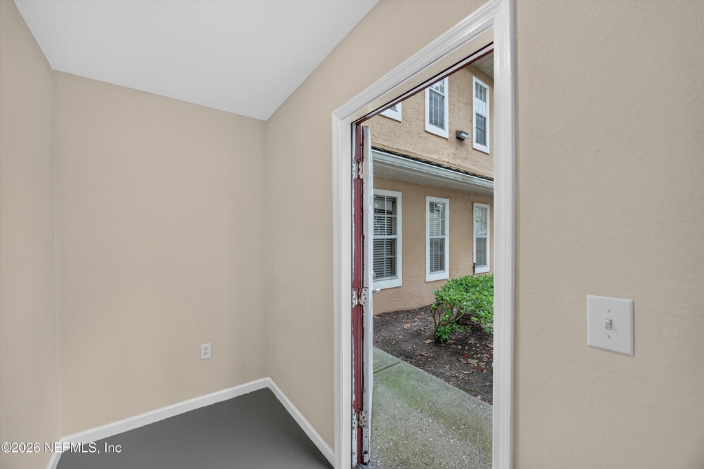 10075 Gate Parkway N - Photo 28