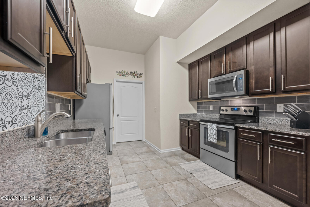 131 Burnett Court - Photo 10