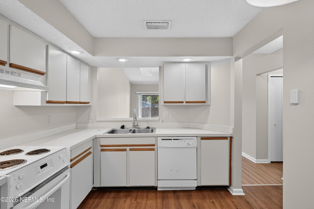 8010 International Village Drive - Photo 10