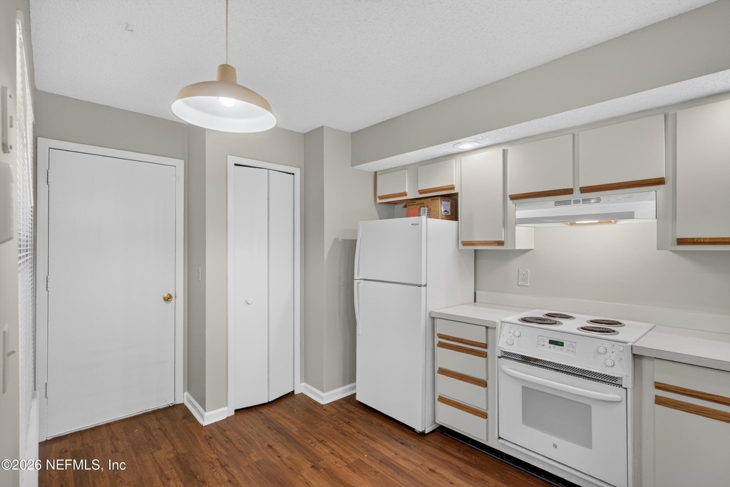 8010 International Village Drive - Photo 12