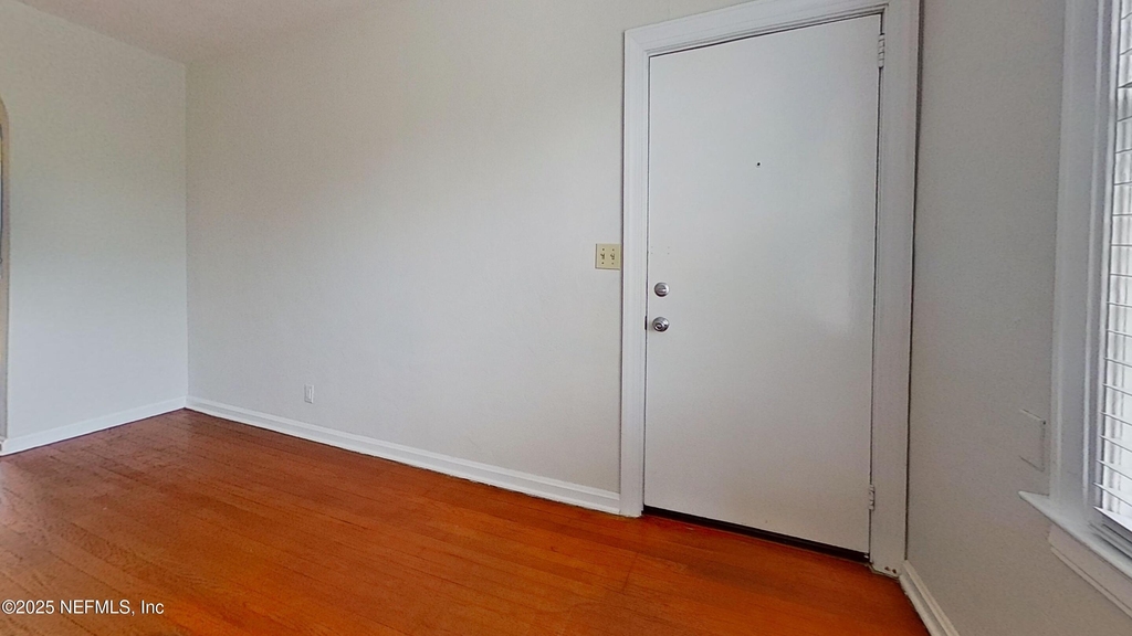 1245 Belmont Terrace - Photo 6