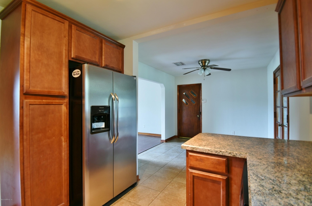 2101 Maple Leaf Drive E - Photo 7