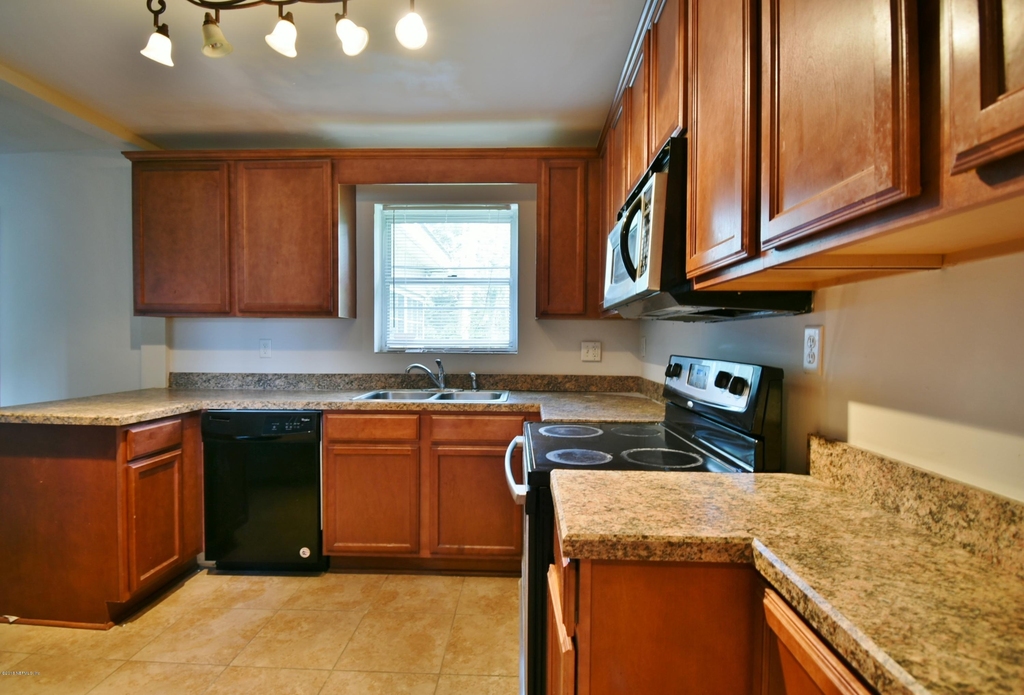 2101 Maple Leaf Drive E - Photo 6