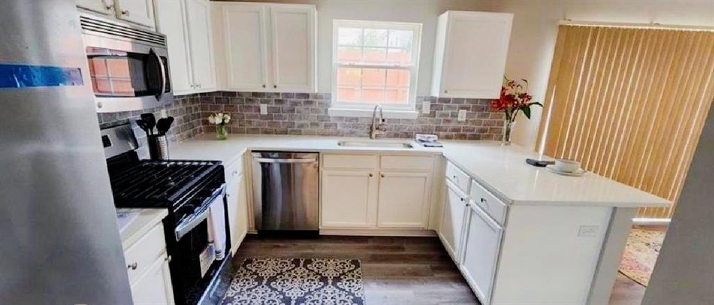 1133 Hawthorn Lane - Photo 3