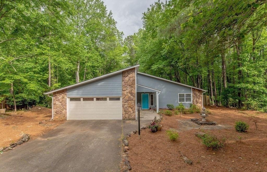 180 Crabtree Drive W - Photo 0