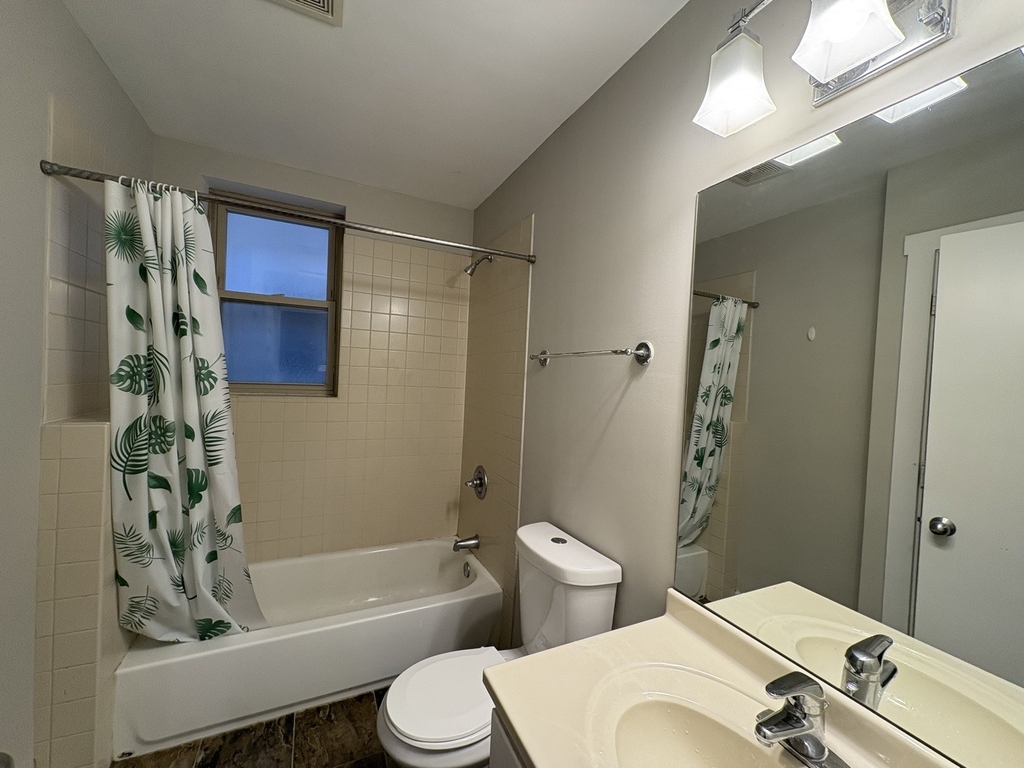 1649 W Pratt Boulevard - Photo 6