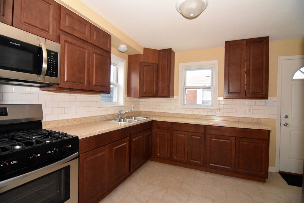 2710 Reuter Street - Photo 1