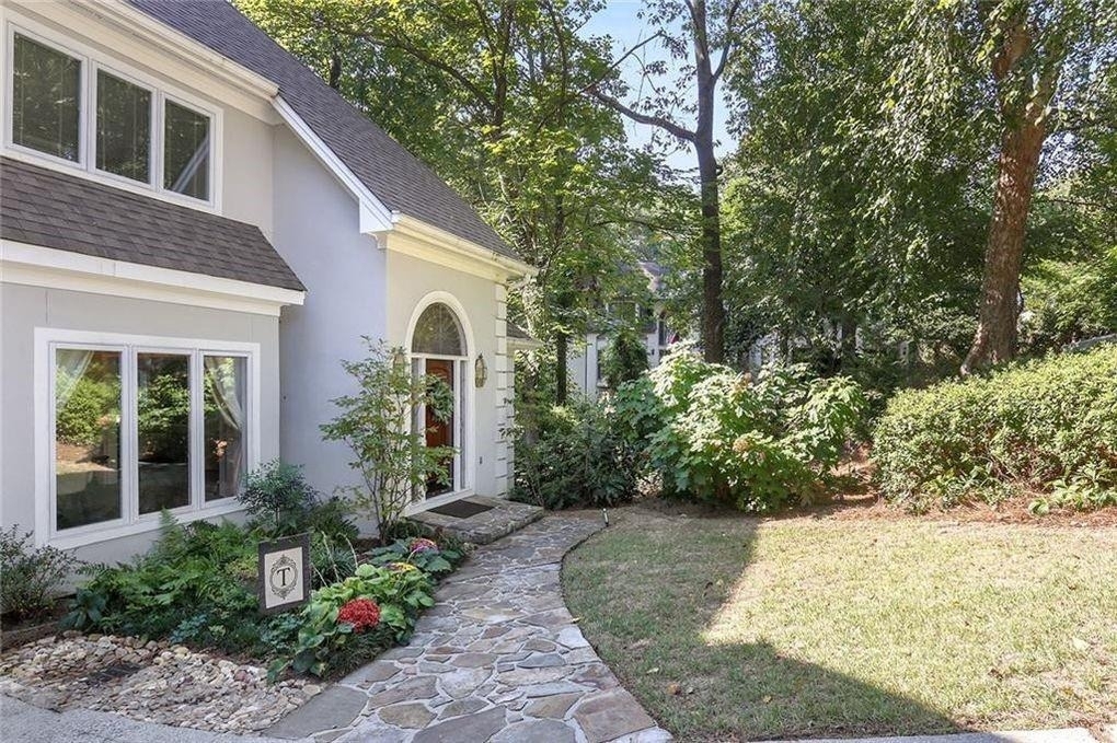 930 Manchester Place - Photo 1