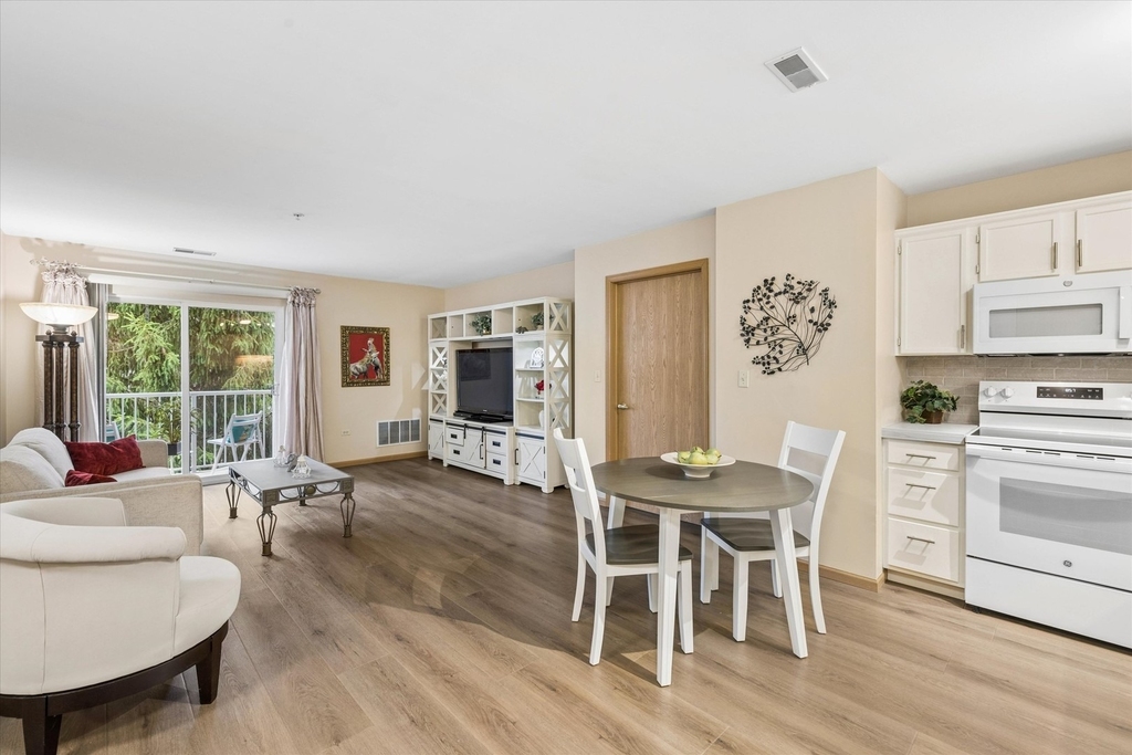 605 Barrington Avenue - Photo 5