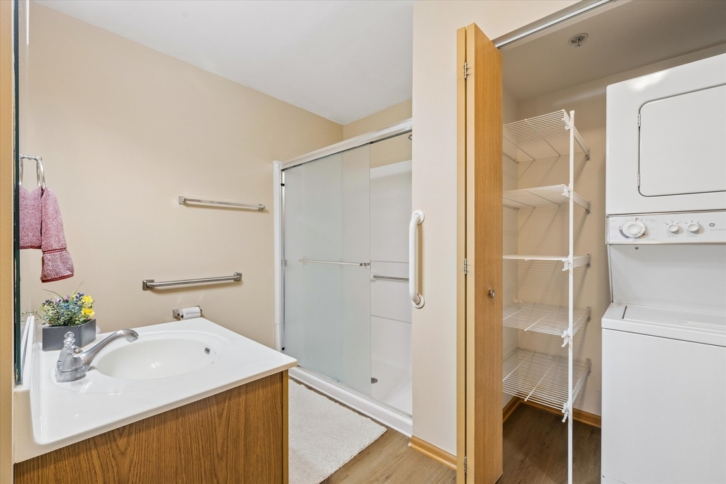 605 Barrington Avenue - Photo 12