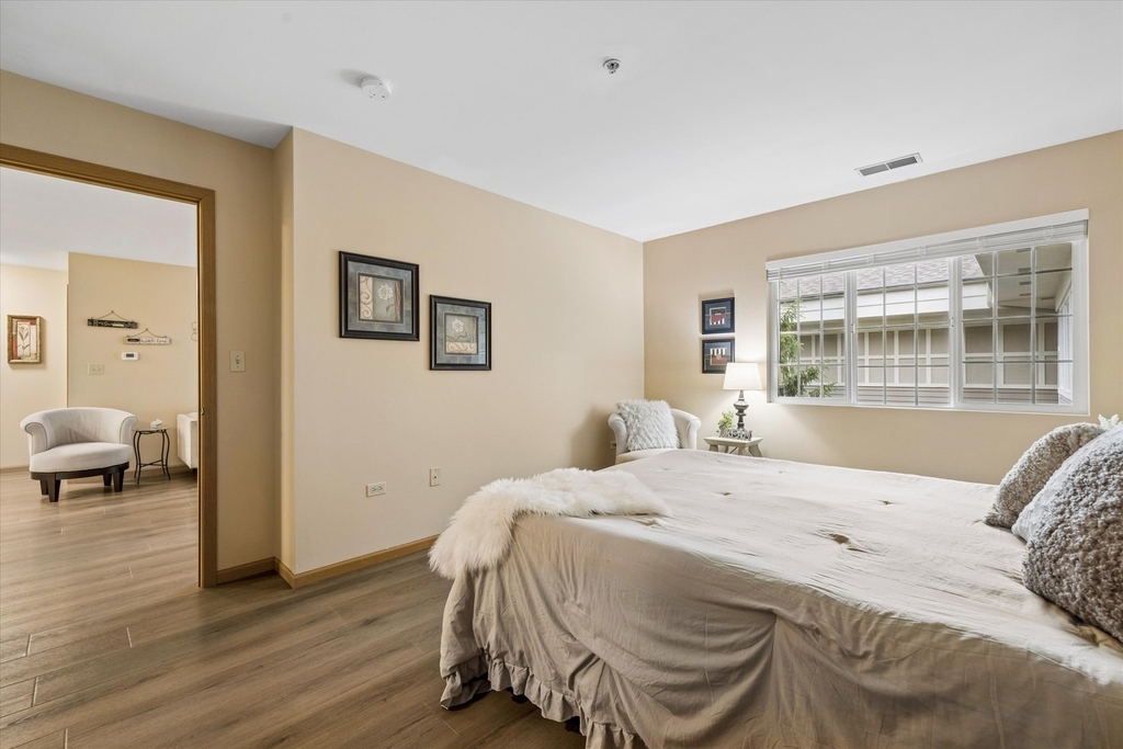 605 Barrington Avenue - Photo 11