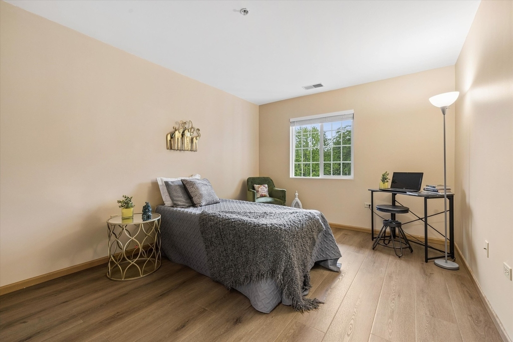 605 Barrington Avenue - Photo 8