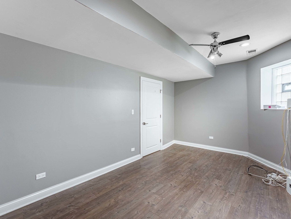 555 N Lawler Avenue - Photo 18