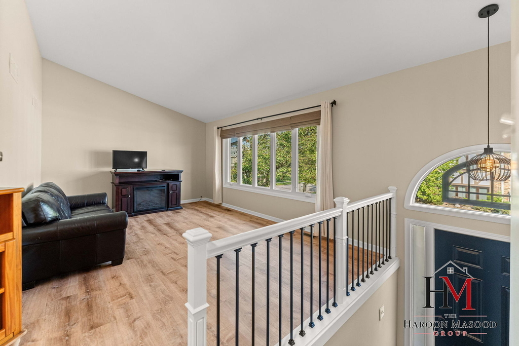 9241 Windsor Parkway - Photo 2
