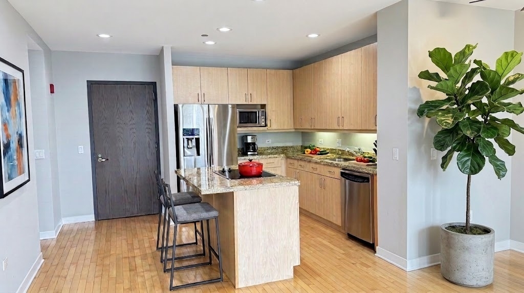 737 W Washington Boulevard - Photo 1