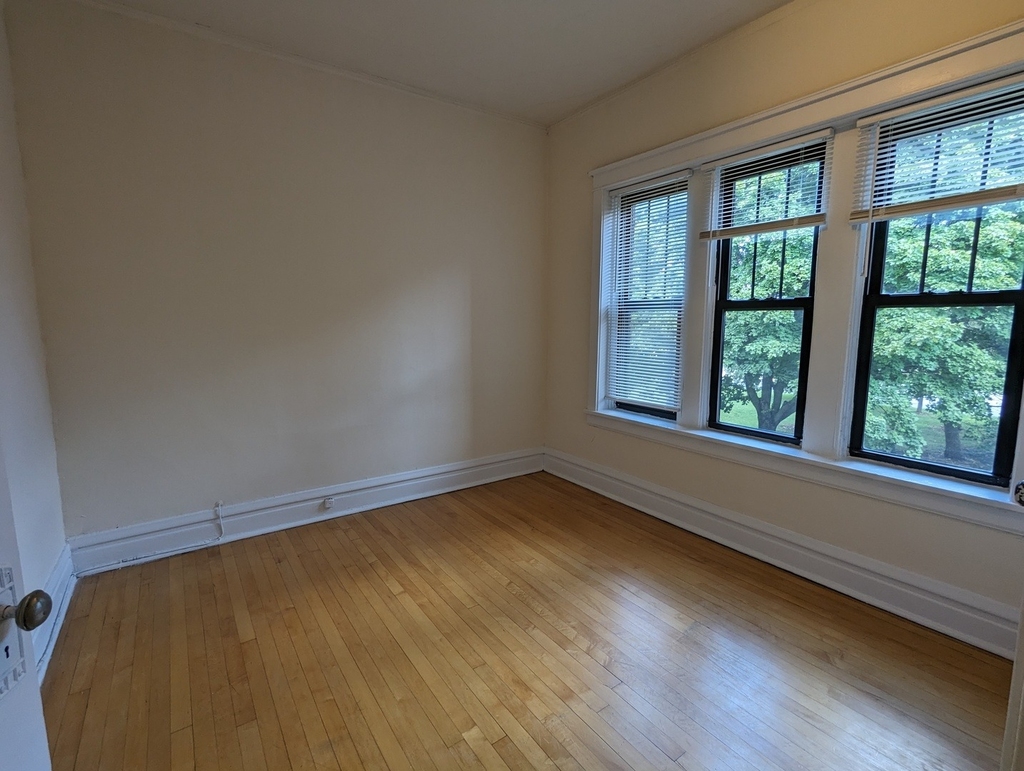 2526 N Kedzie Avenue - Photo 17