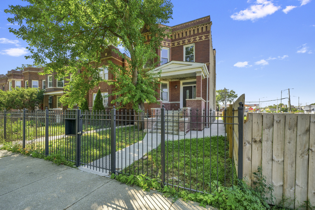 4751 W Monroe Street - Photo 0
