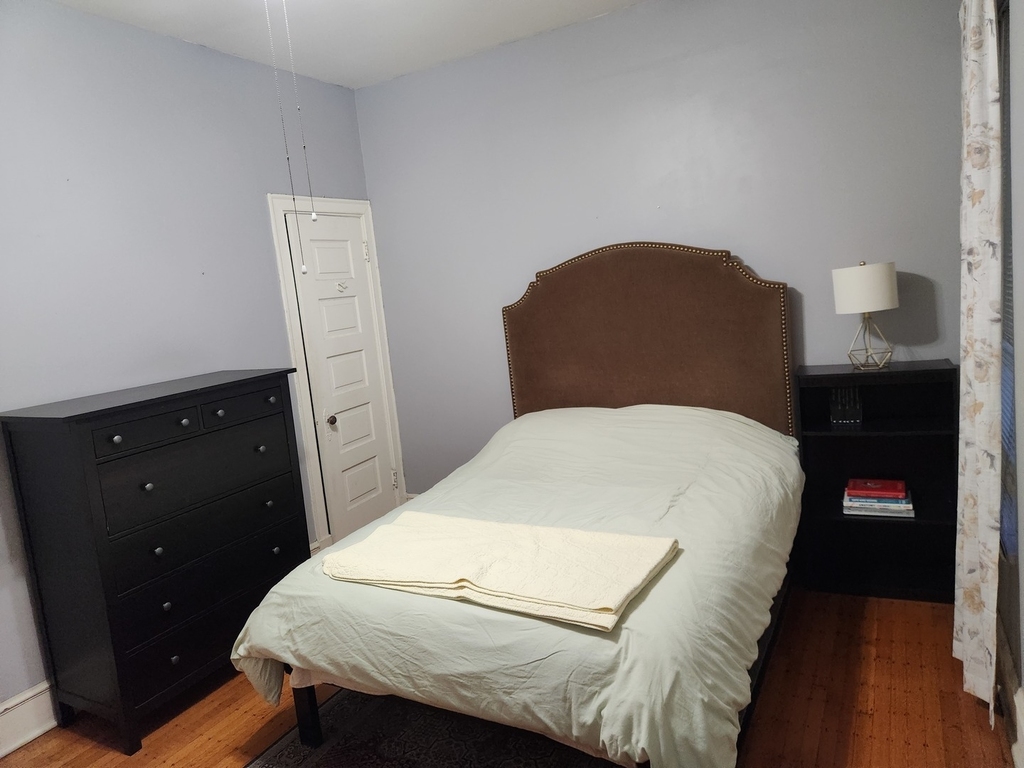 664 W Oakdale Avenue - Photo 10