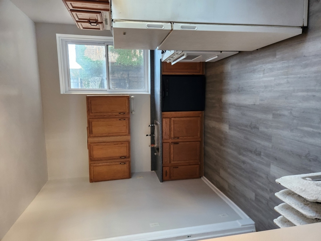 664 W Oakdale Avenue - Photo 5