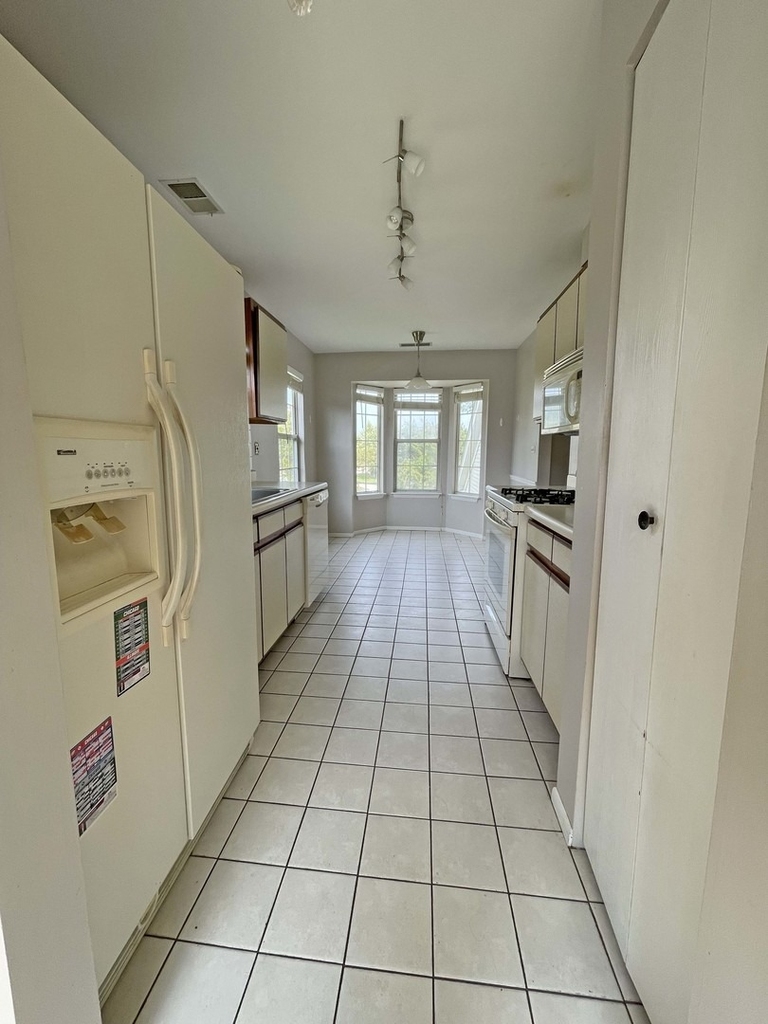 238 Green Knoll Lane - Photo 3