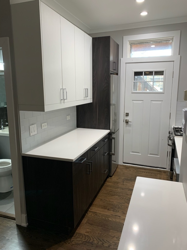 709 W Barry Avenue - Photo 2