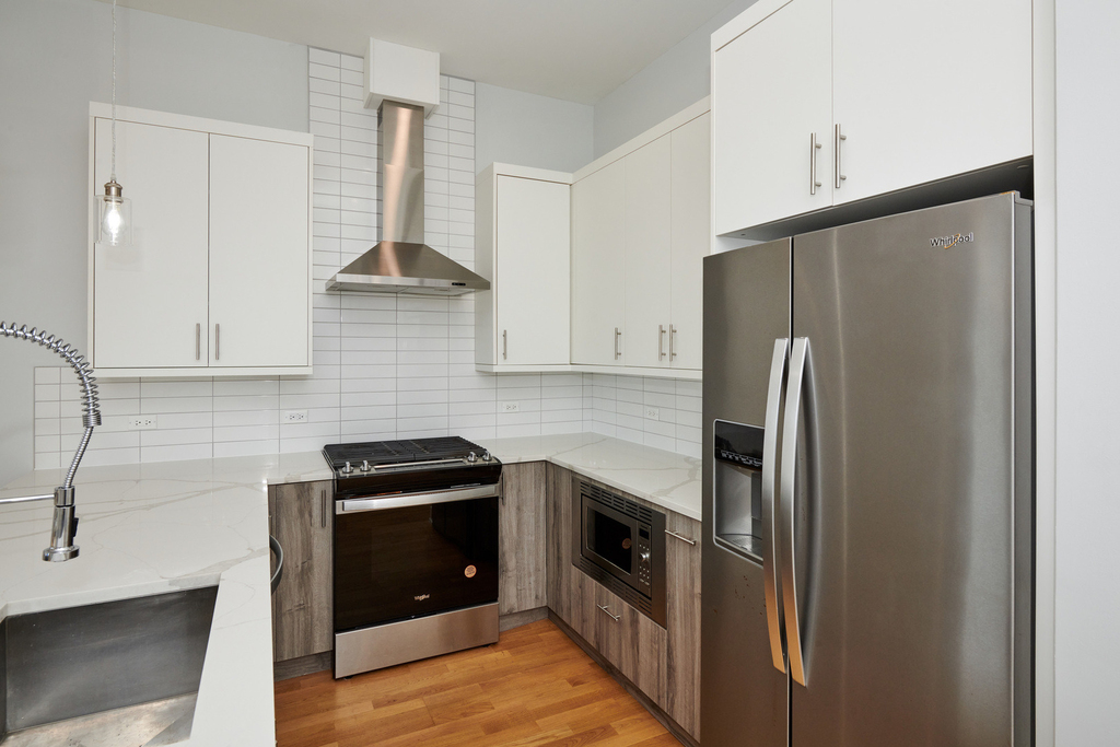 2139 W Madison Street - Photo 1