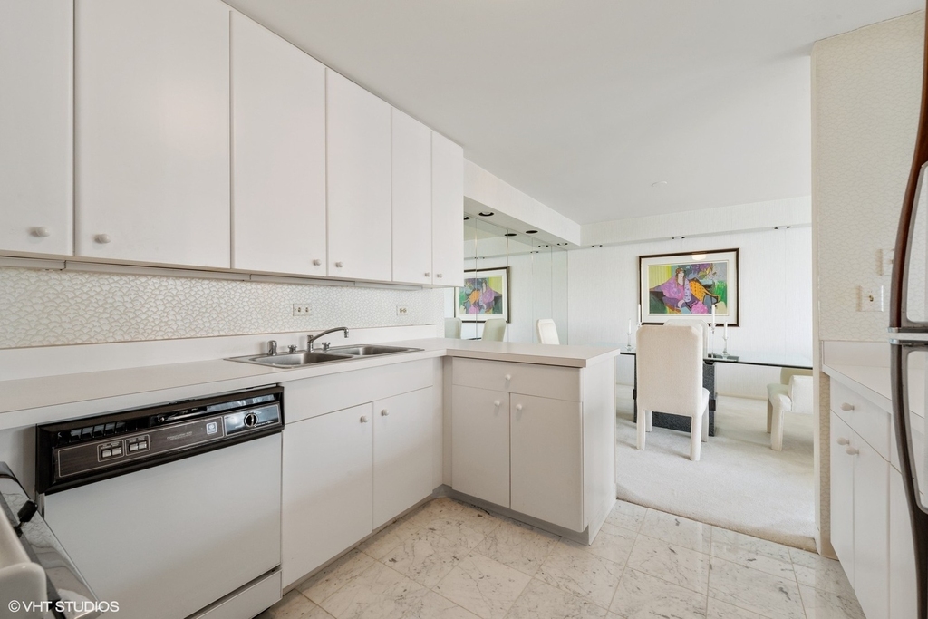 505 N Lake Shore Drive - Photo 3