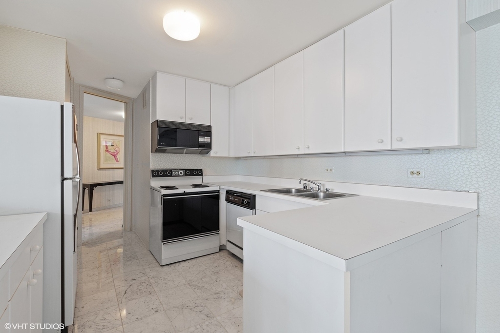505 N Lake Shore Drive - Photo 2