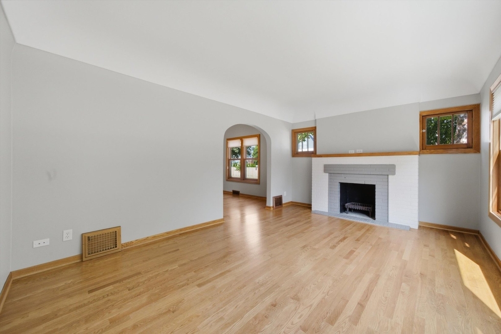 586 S Hawthorne Avenue - Photo 2