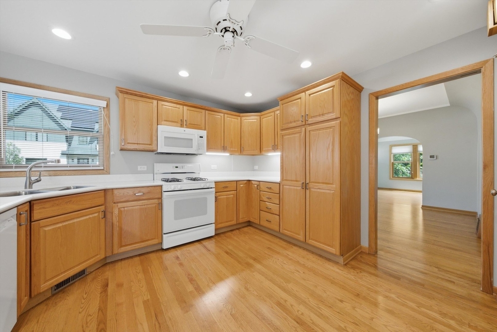 586 S Hawthorne Avenue - Photo 10