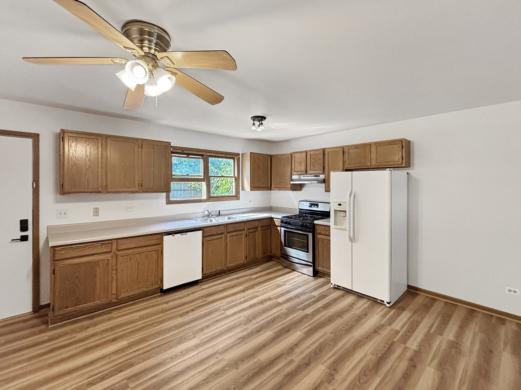 3745 Johns Manville Avenue - Photo 2