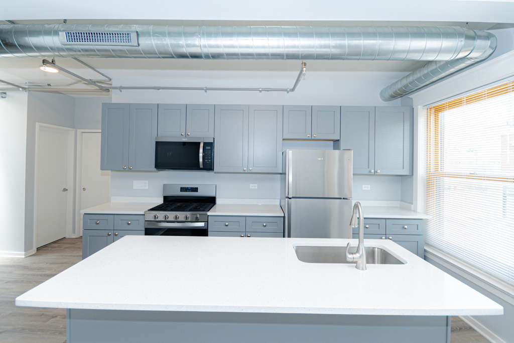 141 S Oak Park Avenue - Photo 2