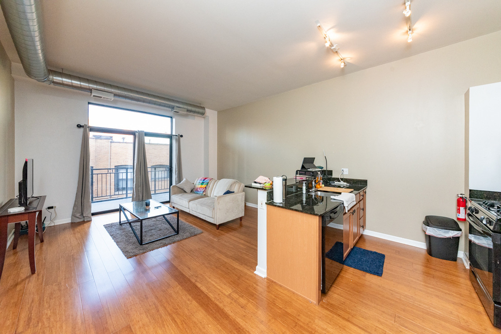 950 W Leland Avenue - Photo 2