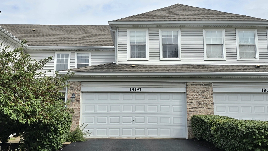 1809 Golden Gate Lane - Photo 0