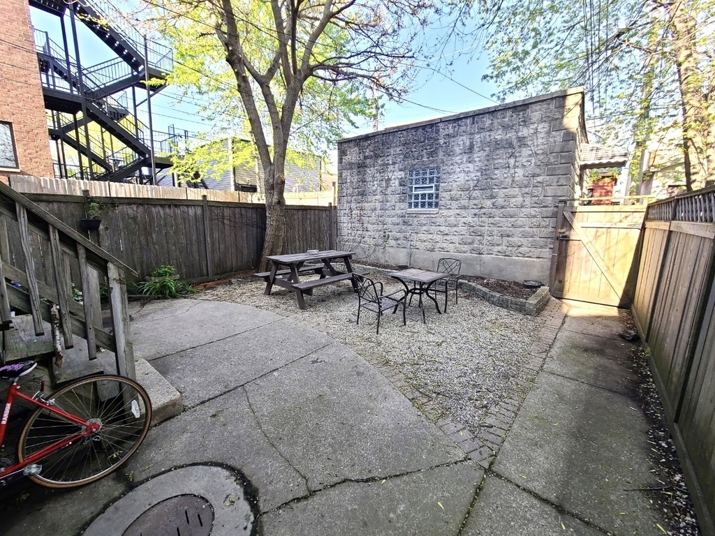 2423 N Washtenaw Avenue - Photo 13