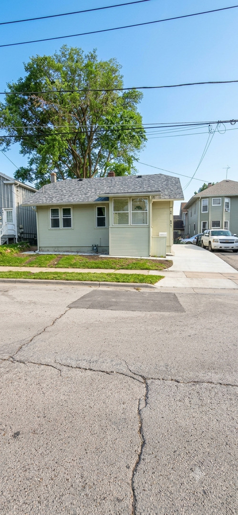257 Franklin Boulevard - Photo 0
