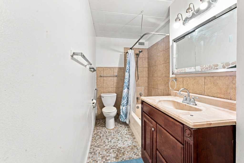 2025 W Granville Avenue - Photo 8