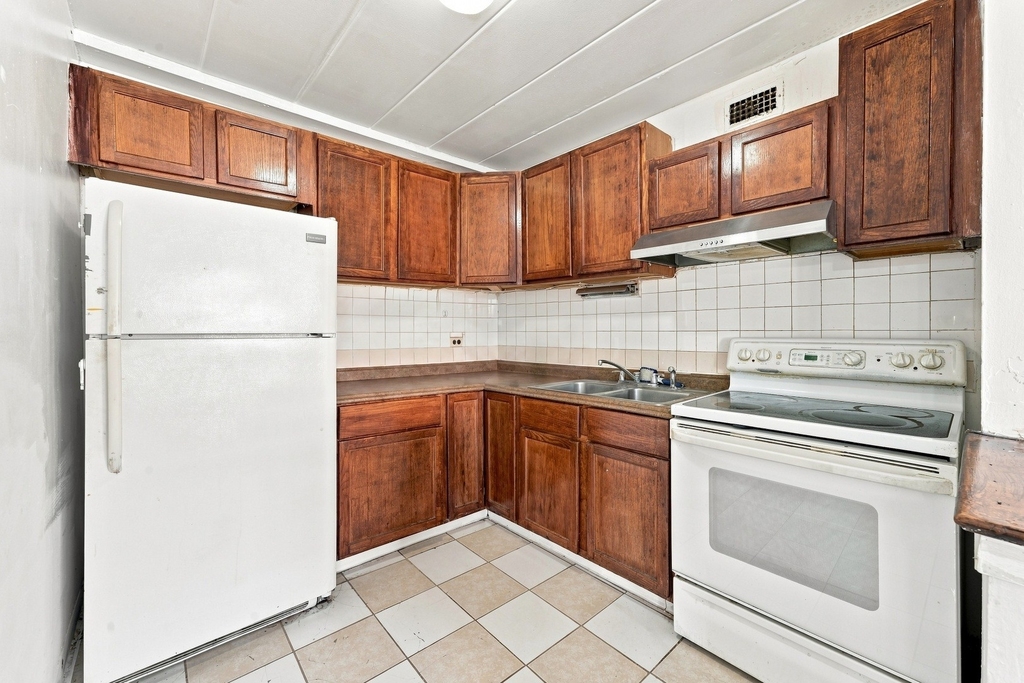 2025 W Granville Avenue - Photo 5