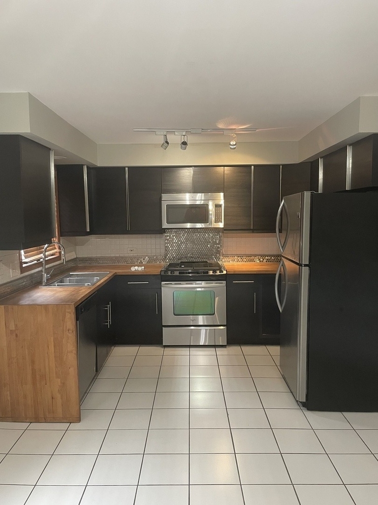 309 Elgin Avenue - Photo 3